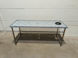 Table en inox avec tube de tri - 200x70 cm